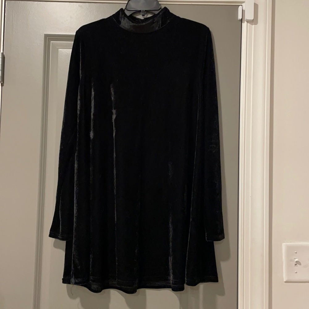 Oh My Love black velvet dress size Medium
